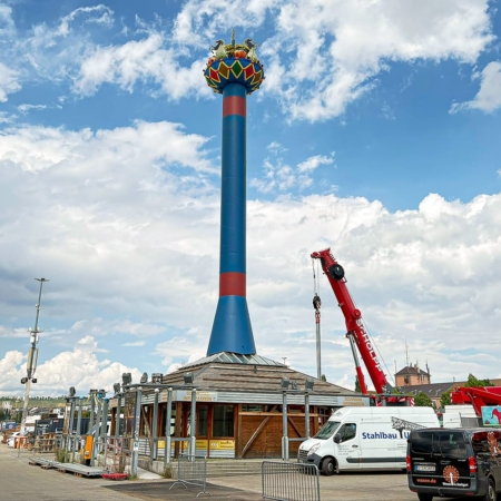 Cannstatter Wasen: Neue Fruchtsäule steht wieder